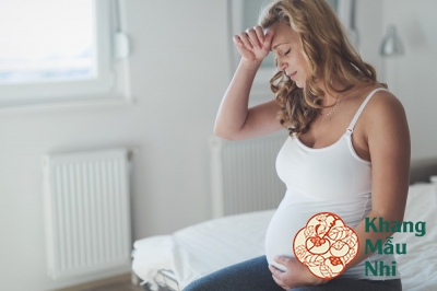 Mang thai bị ra huyết hồng nhưng không đau bụng có làm sao không?