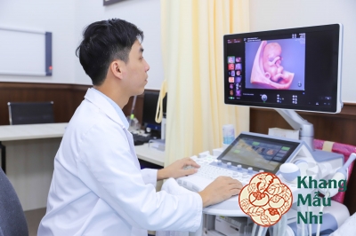 Mang thai bị ra máu màu nâu nhưng không đau bụng có cần lo lắng không?